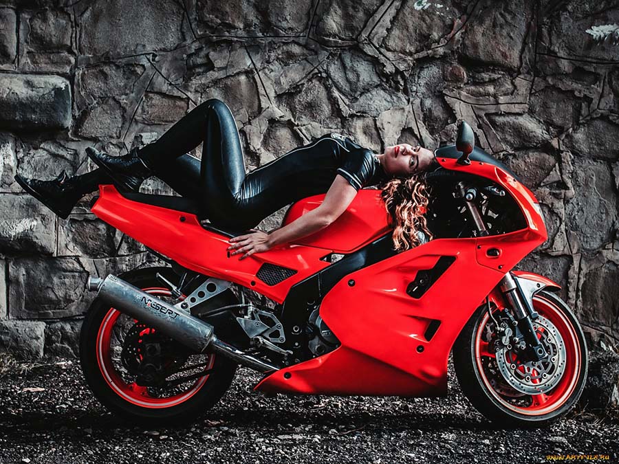 Beautiful girl Beautiful girls and motorcycles in Gitega