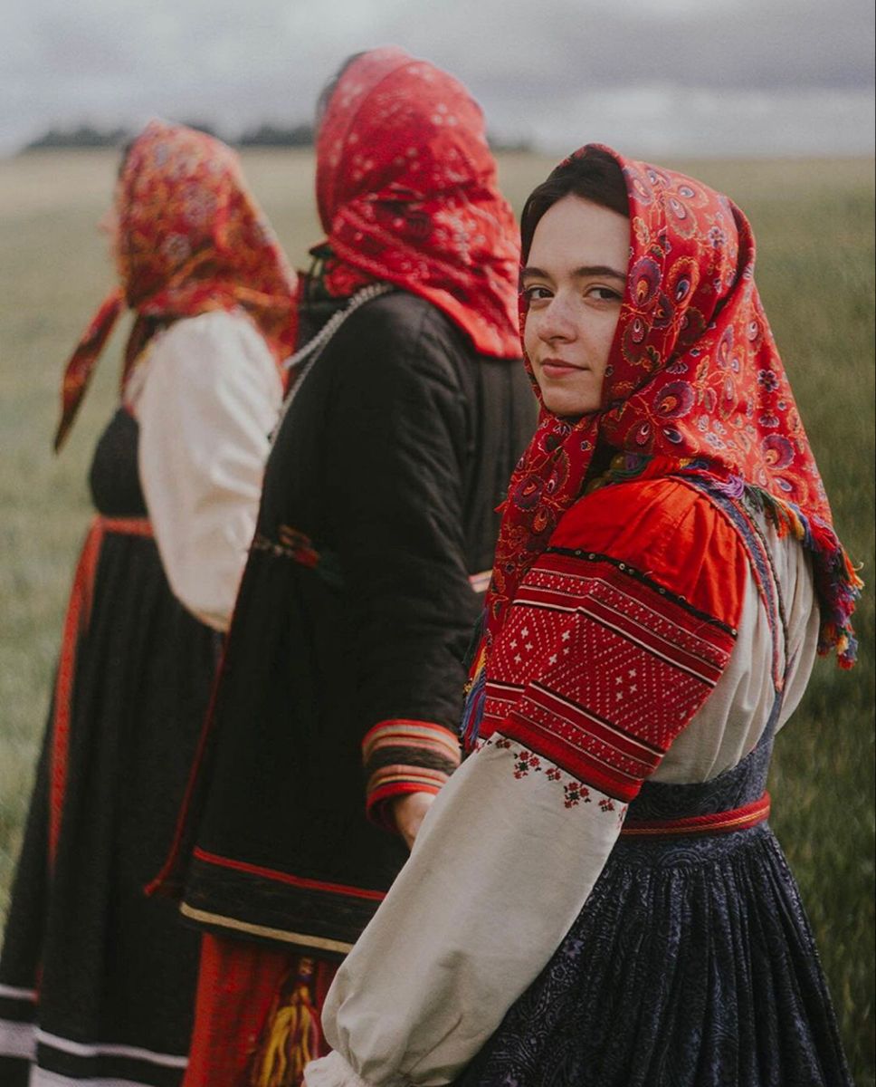 Women in Slavic costumes in Gitega