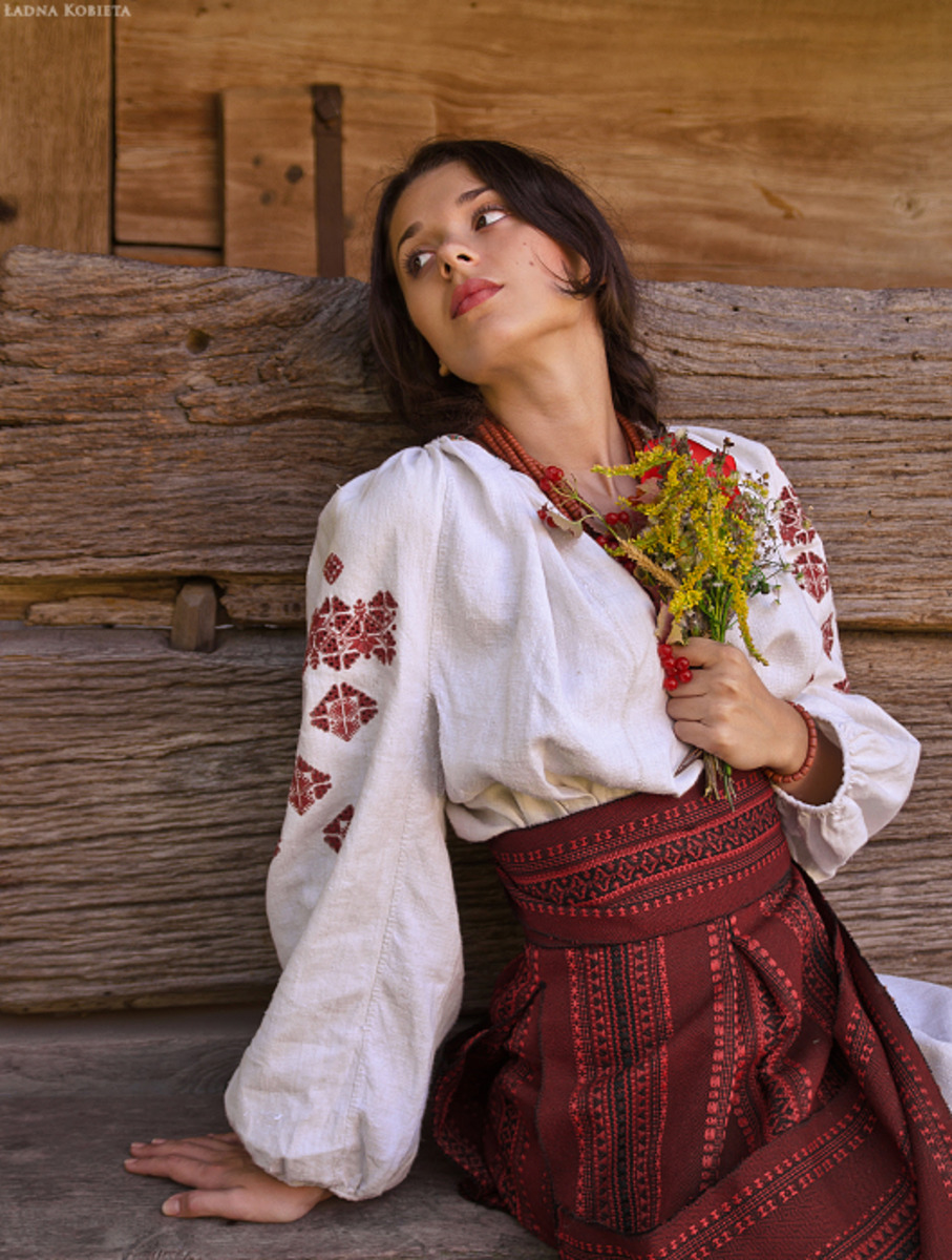 Girls in Slavic costumes in Gitega