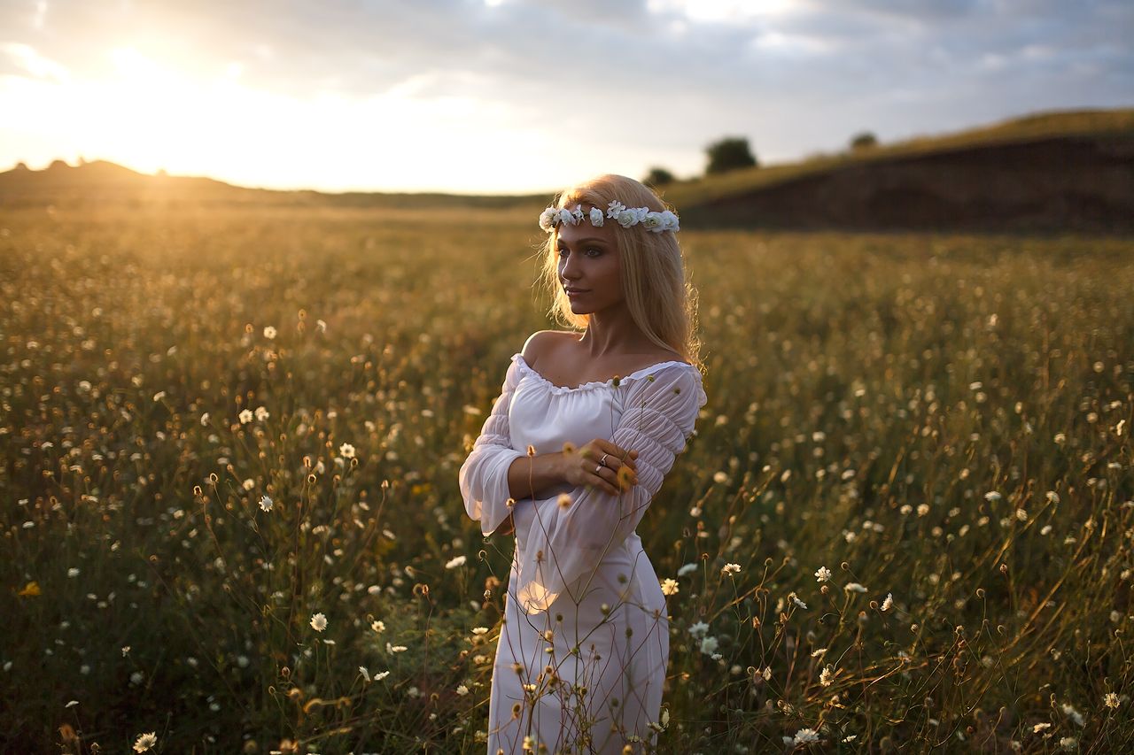 Girls in Slavic costumes in Gitega